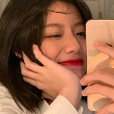 三个摩登女性